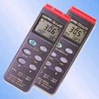 CENTER-305   數(shù)據(jù)記錄式溫度計(jì).量程K型:-200℃～1370℃(-328oF～2498oF).準(zhǔn)確度:±(0.3%rdg)+1℃.RS-232界面.16,000 項(xiàng)數(shù)據(jù)記錄器.REL相對(duì)值功能.解析度0.1℃，0.1℉
 