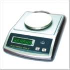 YP20002電子天平,具備多種計量單位轉換，記數(shù)功能及動物稱重功能。交直流兩用，便于攜帶和野外操作?？裳b置RS232C 輸出接口。稱量范圍:0-2000g.可讀性:10mg.稱盤尺寸:ф125mm.電源:交直流電兩用
