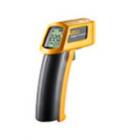 FLUKE62 紅外線測溫儀，測量溫度為-30～500℃(-20至932°F)。D:S=12:1標(biāo)準(zhǔn)焦距 。光譜響應(yīng)8μm至14μm ，重復(fù)性:±0.5或≤1℃。顯示分辨率:0.1℃，精度：±1% 或±1℃



