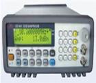 EE1461B型DDS合成信號(hào)發(fā)生器 頻率:100kHz～110MHz 頻率分辨力：1Hz 電壓：0.3mVrms～1Vrms/0.1dB 諧波< -30dBc  雜波 <-40dBc 調(diào)幅：0～90%數(shù)字設(shè)置 調(diào)頻：0～100kHz數(shù)字設(shè)置 FSK和SWEEP  雙16位大字符液晶顯示