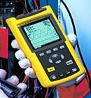 Fluke 43B 電能質量分析儀 電壓、電流和功率諧波 高達51次的諧波 總諧波失真（THD） 每次諧波的相位角 瓦特、功率因數(shù)、位移功率因數(shù)、伏安和乏 電壓和電流波形 