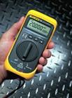 Fluke 705 環(huán)路校準器 mA 源、仿真和測量  0.02% 的精度和 0.001 mA 的分辨率  同時顯示mA讀數(shù)和百分比讀數(shù)  可選的步進和斜波輸出  提供24V回路電源，進行 mA 測量  0-28 直流電壓測量，檢查回路電壓 