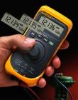 Fluke 707 環(huán)路校準器 mA 電源、仿真和測量功能 0.015% 的準確度和 0.001 mA 的分辨率 24 V 回路電源，進行mA 測量，包括 250Ω的 HART 電阻器  0-28 直流電壓測量，檢查回路電壓 