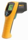 Fluke 561 紅外線與接觸式測溫儀 接觸式測溫功能兼容所有標(biāo)準(zhǔn)的小型連接器K型熱電偶，單點(diǎn)激光瞄準(zhǔn)測量,溫度測量范圍-40 °C ～ 550 ° C (-40 °F ～1022 °F)，發(fā)射能量的調(diào)整非常方便.