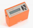 Elcometer 406L 統(tǒng)計(jì)型微型光澤度儀是一個(gè)手持式的測(cè)量平面光澤的測(cè)量?jī)x。有單角度60°統(tǒng)計(jì)型和20°/60°雙角度統(tǒng)計(jì)型。通過向被測(cè)物體發(fā)射一定角度的持續(xù)光線束，監(jiān)測(cè)反射的光線來測(cè)量光澤度.
