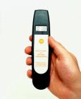 Elcometer 214紅外線(xiàn)數(shù)字溫度計(jì) 紅外線(xiàn)技術(shù)能快速、無(wú)接觸測(cè)量溫度，可避免污染材料表面。 點(diǎn)狀系數(shù)比為3：1。測(cè)量溫度范圍:-18~315℃（0~600℉）
 


