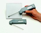 Elcometer 212袖珍數(shù)字溫度計(jì)可快速、精確地測(cè)量溫度，處理日常的檢測(cè)工作。通過(guò)打開(kāi)和折疊探頭，該儀器自動(dòng)開(kāi)/關(guān)。表面或針式/液體探頭可供選擇。-50 to 300?/span>C;-50 to 562?/span>F
 


