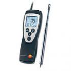 testo 425熱敏風(fēng)速儀，固定連接風(fēng)速探頭（探頭直徑 7.5 mm），帶伸縮式手柄（最長820mm），可同時測量溫度；包括電池和出廠報告。
