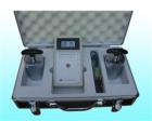 斯萊德Dr.Schneider pc SL-030B數(shù)顯重錘式表面電阻測試儀是通過測量防靜電產(chǎn)品的電阻，從而檢測防靜電產(chǎn)品的防靜電能力，SL-030B數(shù)顯重錘式表面電阻測試儀遵循ASTM標(biāo)準D-257測試方法，測試時只需把兩個重錘放置在需要測量的物體表面及按下紅色的按鍵，儀器上會顯示出所測物的表面電阻值。 特點：電池電壓低于5伏時，Lwbattery指示燈會亮； 具有數(shù)字顯示； 是測量環(huán)境溫度、濕度和物體表面電阻為一體的多功能測試儀。