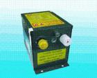 斯萊德SL-008高壓電源供應(yīng)器電壓為5.6KV，可提供2組高壓電源輸出供離子風(fēng)咀、離子銅棒、離子風(fēng)銅棒等使用，可方便的根據(jù)標(biāo)識(shí)和安裝說(shuō)明進(jìn)行連接靜電消除器，斯萊德高壓電源供應(yīng)器具有短路保護(hù)功能，安全、方便。 